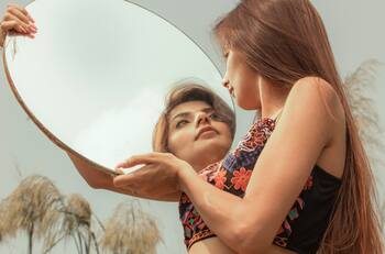 Ley del espejo: ¿Qué es y cómo entenderla podría ayudarnos en nuestra vida?