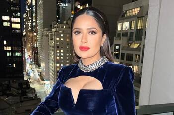 Salma Hayek demuestra que el amarillo es para las morenas con estas fotografías