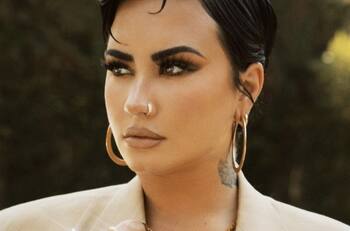 Demi Lovato duda en tener hijos siendo pansexual