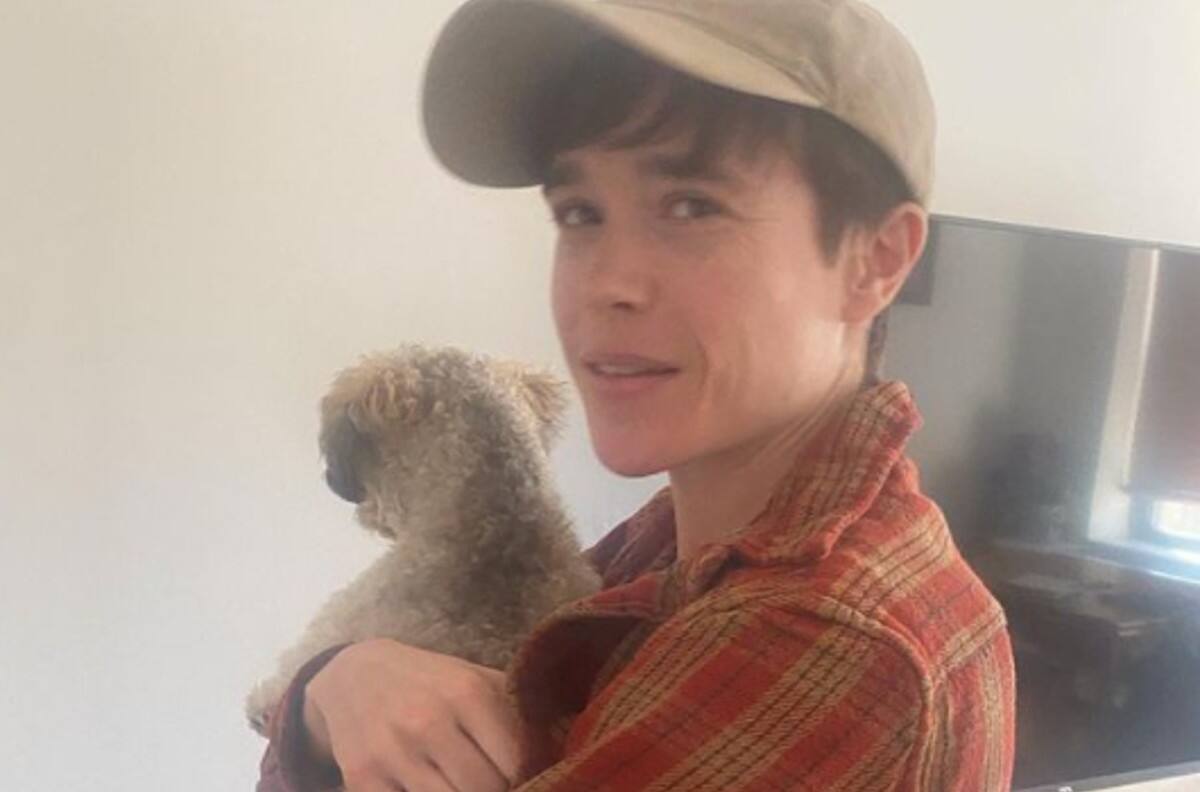 Elliot Page comparte una selfie sin camisa, presumiendo su tonificado abdomen
