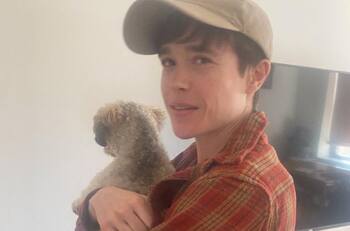 Elliot Page comparte una selfie sin camisa, presumiendo su tonificado abdomen