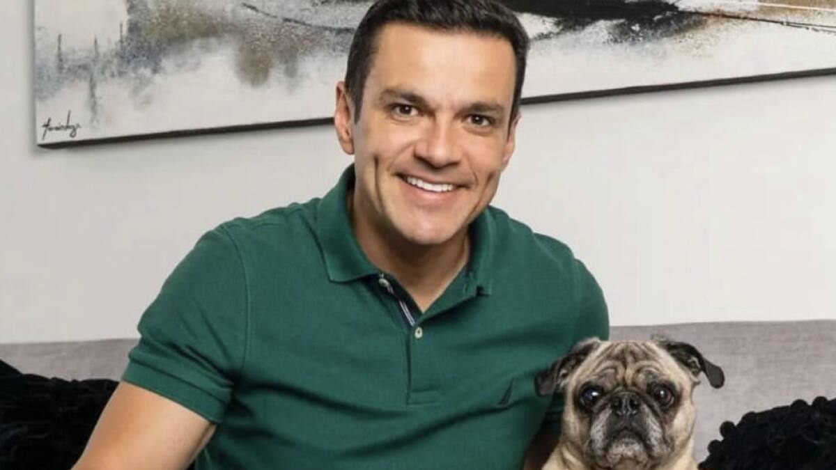 “Se me aguan los ojos, lo sé”: Así fue la sentida despedida de Juan Diego Alvira de Noticias Caracol