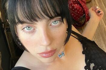 Billie Eilish tiene nuevo amor: la cantante fue fotografiada besando al cantante de The Neighbourhood