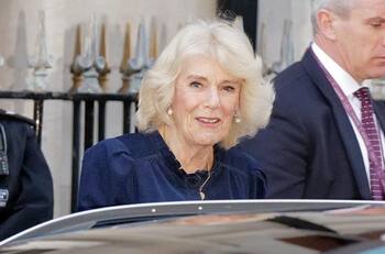 La reina Camilla es captada en la clínica donde el rey Carlos III se someterá a una cirugía