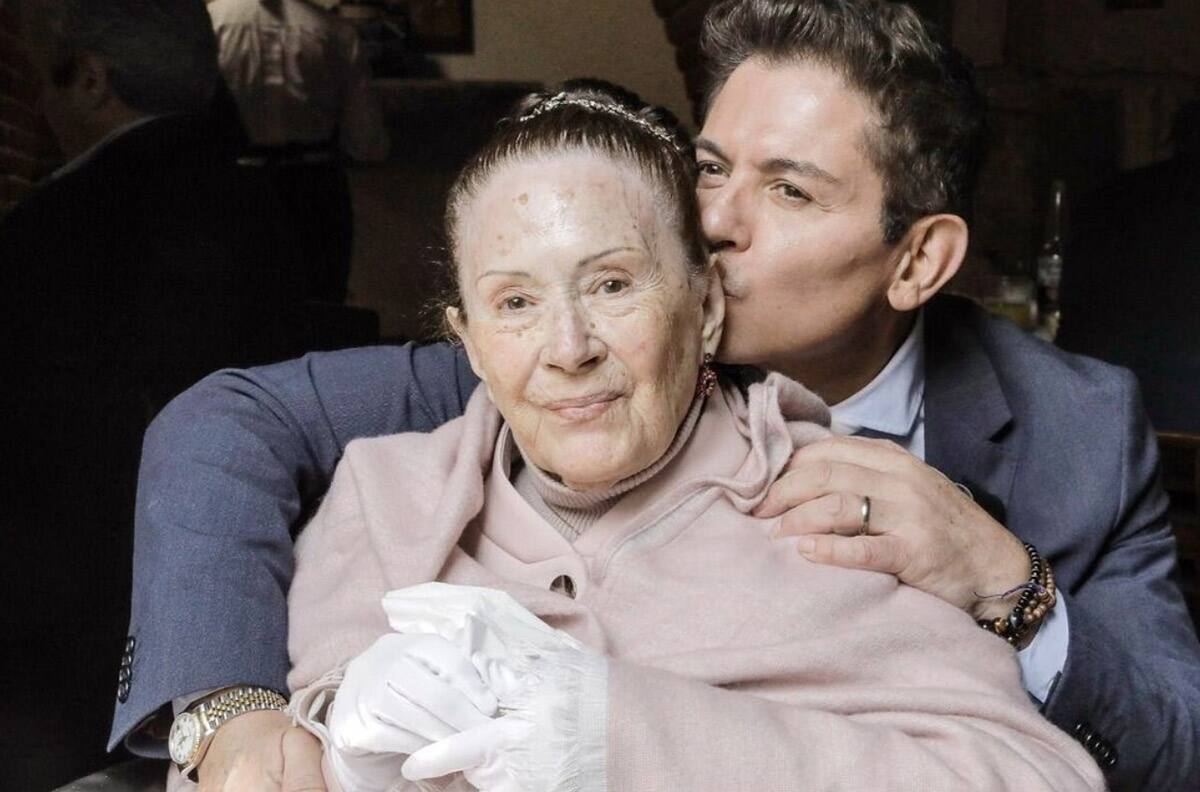 Ernesto Laguardia está decidido a cumplir el último deseo de su madre