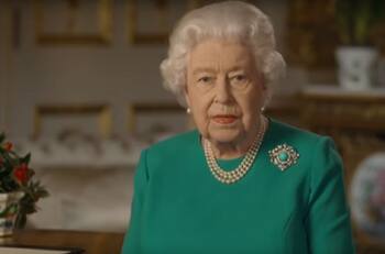 Reina Isabel estaba "exhausta" y "muy dolida" por la decisión del príncipe Harry y Meghan Markle de dejar sus deberes reales