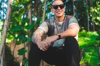Daddy Yankee y su esposa Mireddys González no escatiman en amor