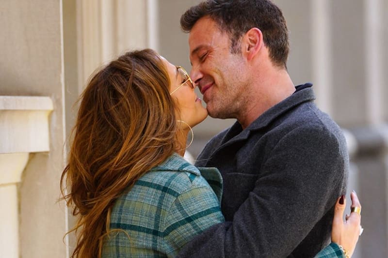 Jennifer Lopez y Ben Affleck La pareja parece incomodar a sus hijos con sus innumerables muestras de afecto en público - Créditos: Instagram