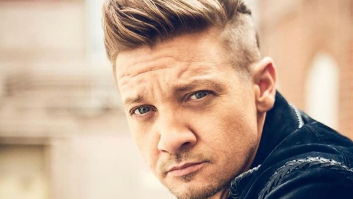 VIDEO: Jeremy Renner muestra con humor su recuperación desde el área de cuidado intensivos