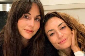 Ella es la hermosa mamá de Marimar Vega que se mantiene alejada de las cámaras