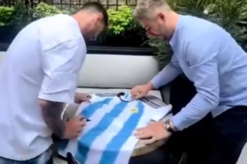 El noble gesto de Lionel Messi con un fanático. (Captura de video)