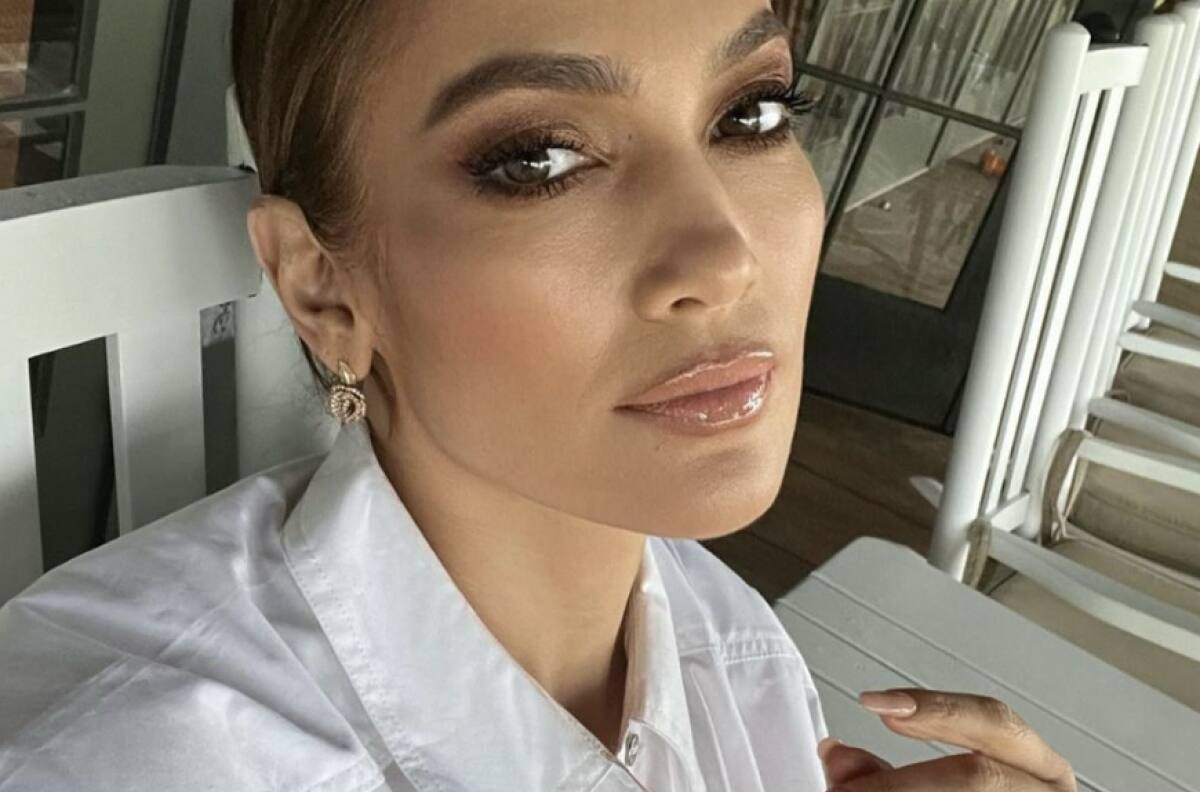 Video: ¡En pleno concierto! A Jennifer Lopez se le rompe vestido en medio de un show