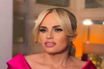 Rebel Wilson comparte por primera vez una imagen del rostro de su bebé