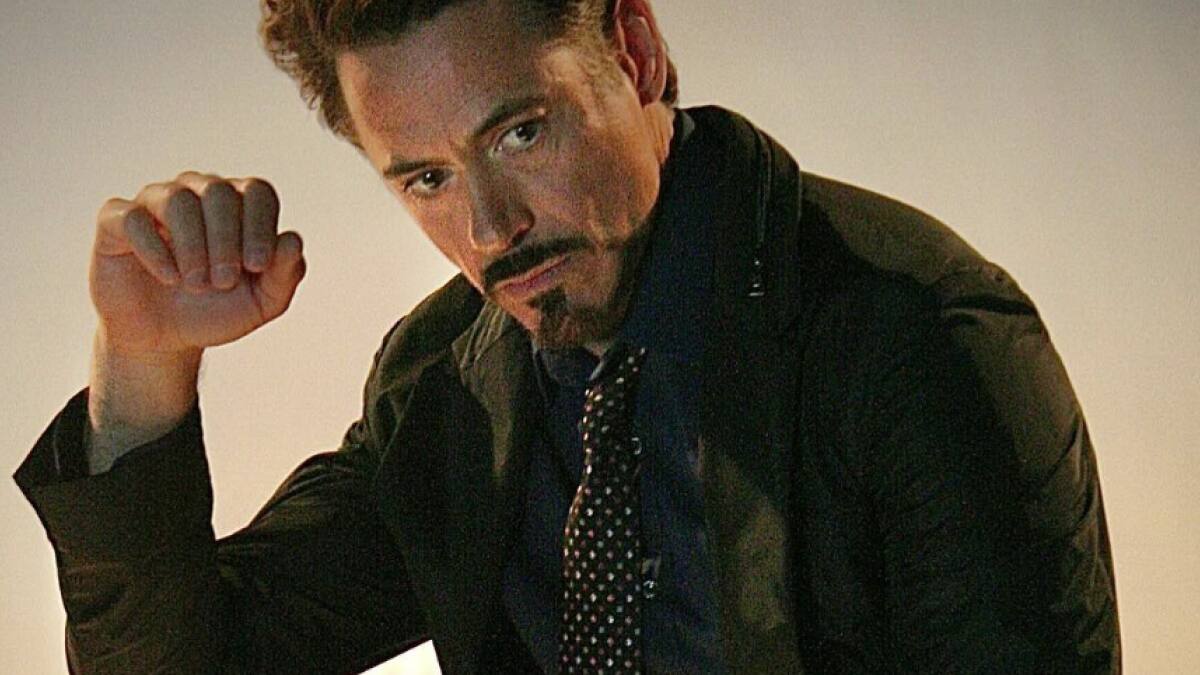 ¡Adiós pelo! Hijos de Robert Downey Jr. le afeitan la cabeza al actor