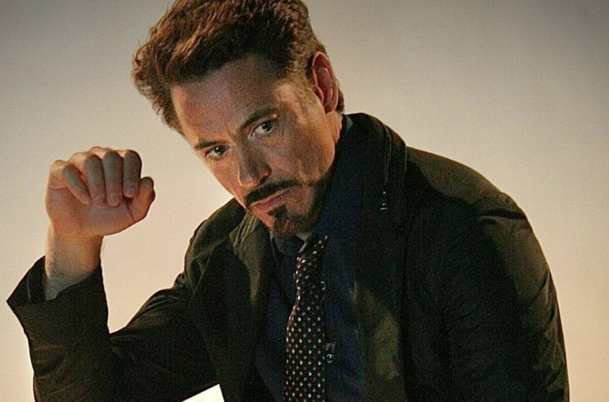 ¡Adiós pelo! Hijos de Robert Downey Jr. le afeitan la cabeza al actor