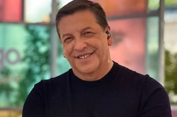 Julio César Rodríguez comparte enigmáticas fotos y desata rumores sobre su nueva casa televisiva: “Un canal sin censura”