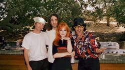 Nace el amor en Paramore: confirman relación entre Hayley Williams y Taylor York