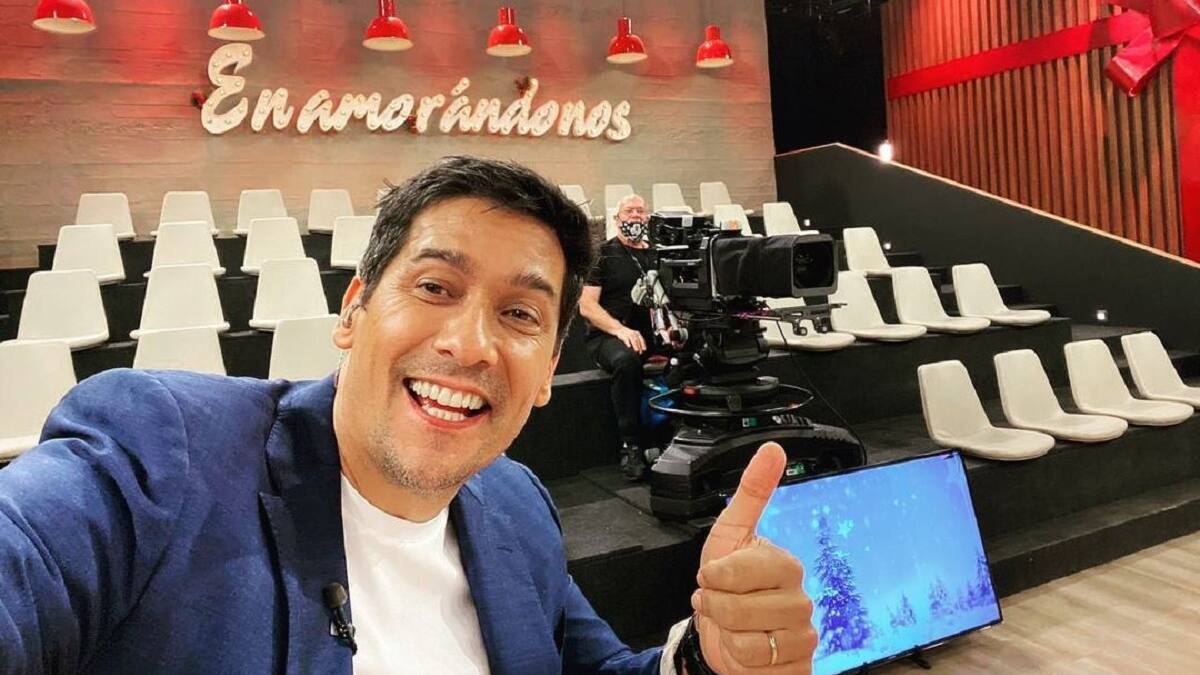 Animador de "Enamorándonos USA", Rafael Araneda, comparte tiernas postales navideñas con su hijo