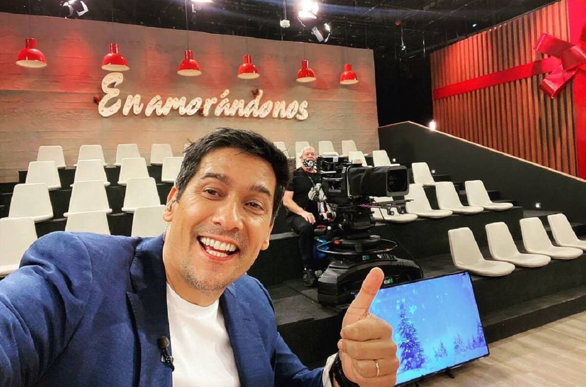 Animador de "Enamorándonos USA", Rafael Araneda, comparte tiernas postales navideñas con su hijo