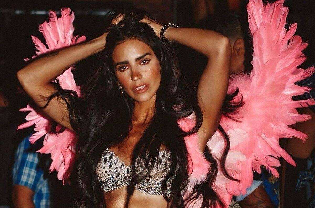 Bárbara de Regil modela en la calle como ángel de Victoria's Secret