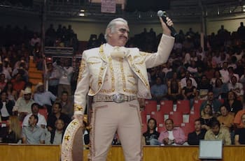 La familia de Vicente Fernández buscó una segunda opinión médica; su salud se reporta estable aunque crítica