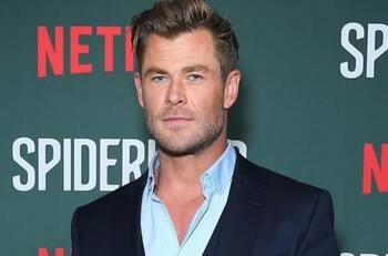 Hijos de Chris Hemsworth preparan un pastel muy original para celebrar su cumpleaños