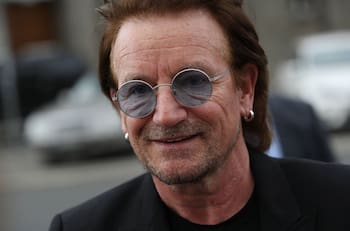 Bono de U2 ofrece concierto en estación de metro en Ucrania