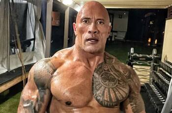 Dwayne Johnson muestra impresionante tatuaje que tardó cuatro años en realizarse