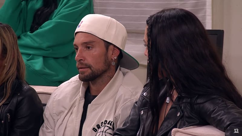 en Tierra Brava se evidenció una escena de celos que realizó Luis Mateucci hacia Daniela Aránguiz tras haber besado a tres participantes en una actividad.