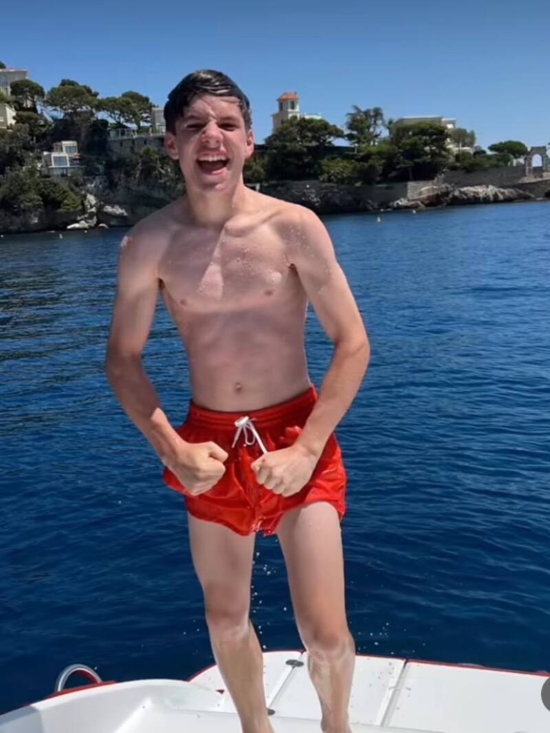 El joven disfrutando de un soleado día junto a su famosos padre Ricky Martin