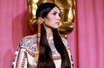 Los Oscar se disculpan con Sacheen Littlefeather ¡50 años después!
