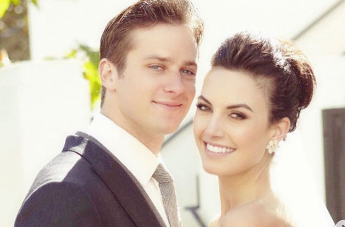 Elizabeth Chambers habló por primera vez del escándalo "caníbal" de su ex esposo, Armie Hammer