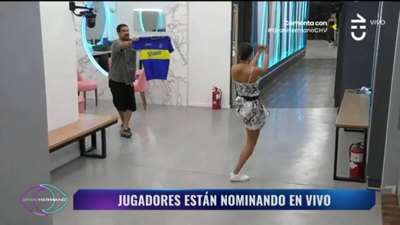 Sebastián Ramírez hostigando a Constanza Ramírez