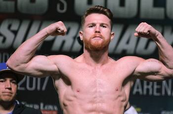 Gana el round el himno y nadie lo critica en la pelea de El Canelo