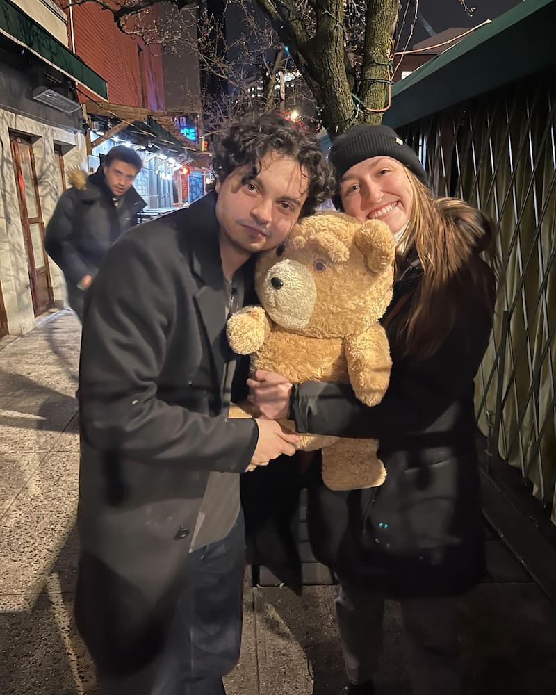 es John Bennett en "Ted"