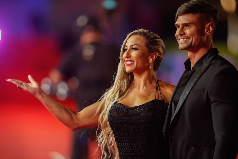 En la fotografia Luli y su pololo en la Gala de Viña 2023