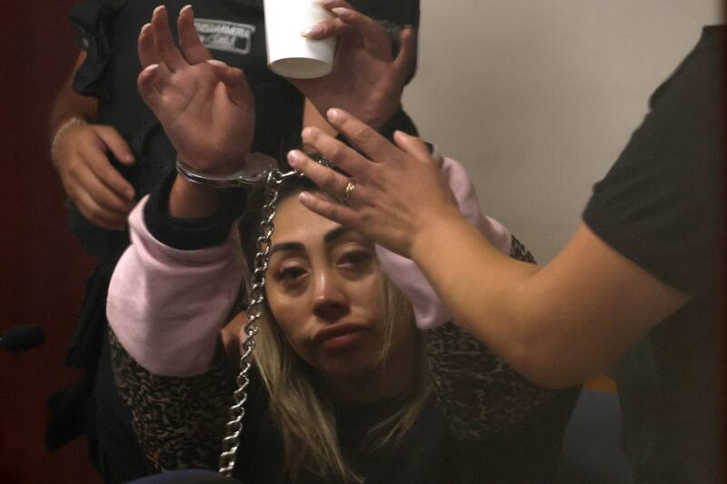 rompe el silencio tras ser detenida por Carabineros