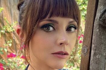 Christina Ricci tuvo que vender su colección de Chanel para pagar su divorcio