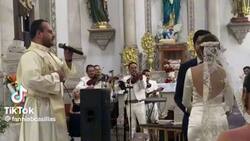 VIDEO: Sacerdote se hace viral por cantar con sentimiento tema de la Banda MS en plena boda