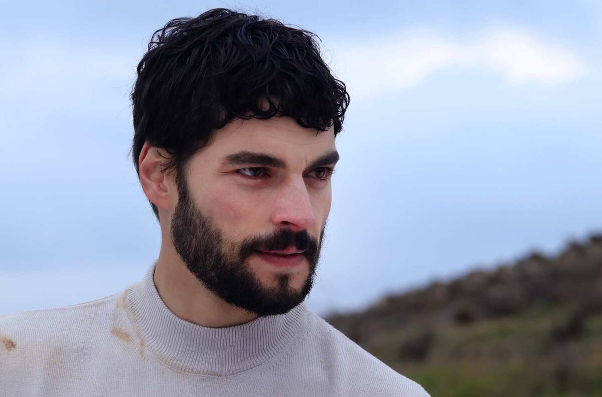 Akin Akinözü hará suspirar a sus fans en nueva serie “El juego de mi destino”