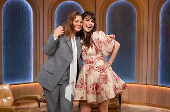 Zooey Deschanel asistió al programa de Drew Barrymore y contó cómo conoció a su pareja