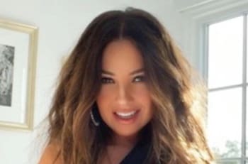 Thalía reacciona al éxito de "María la del barrio", mientras descubre algunos secretos