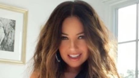 Thalía reacciona al éxito de "María la del barrio", mientras descubre algunos secretos