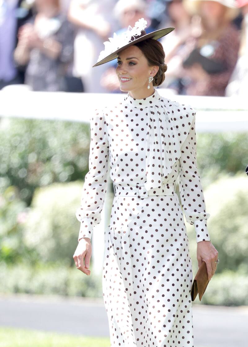 Kate Middleton luce un estampado lunar en referencia a su suegra, la princesa Diana de Gales.