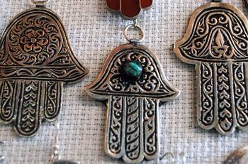 Conoce 8 amuletos que puedes llevar en tu bolsillo para protegerte de la mala suerte