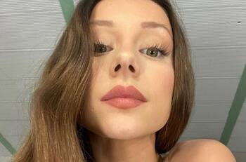 Ester Expósito se pronuncia contra el machismo en “Peace, peace, now, now”