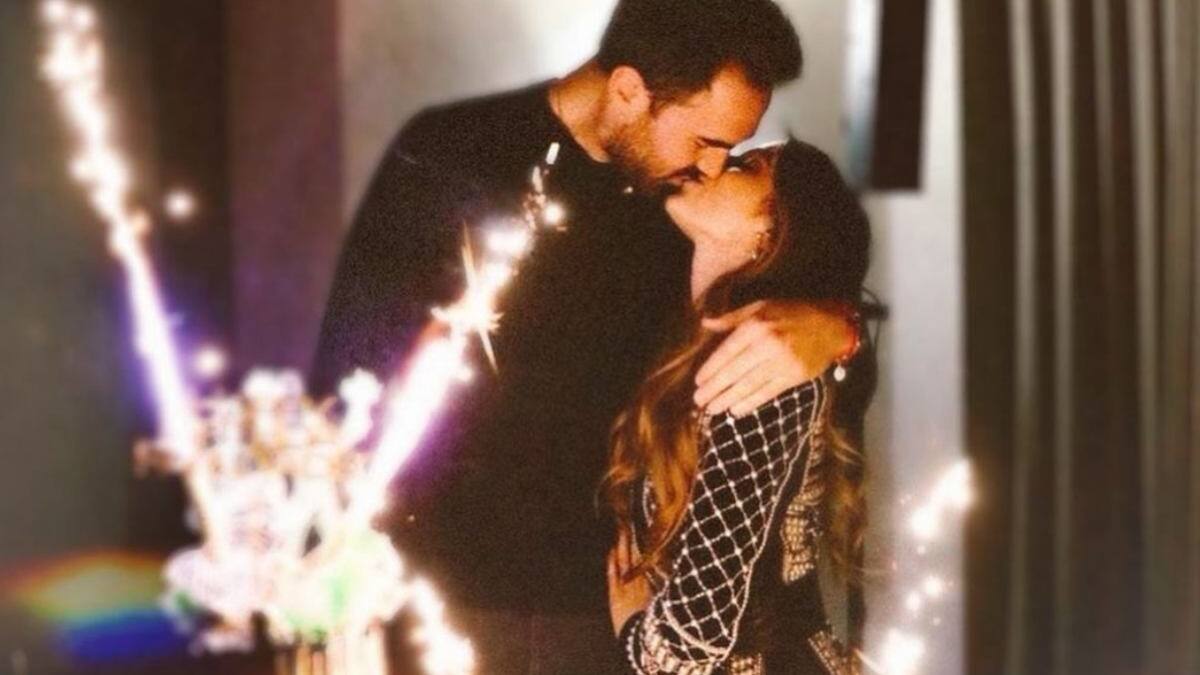 Sofía Castro celebra dos años de noviazgo con Pablo Bernot, pero sola en París