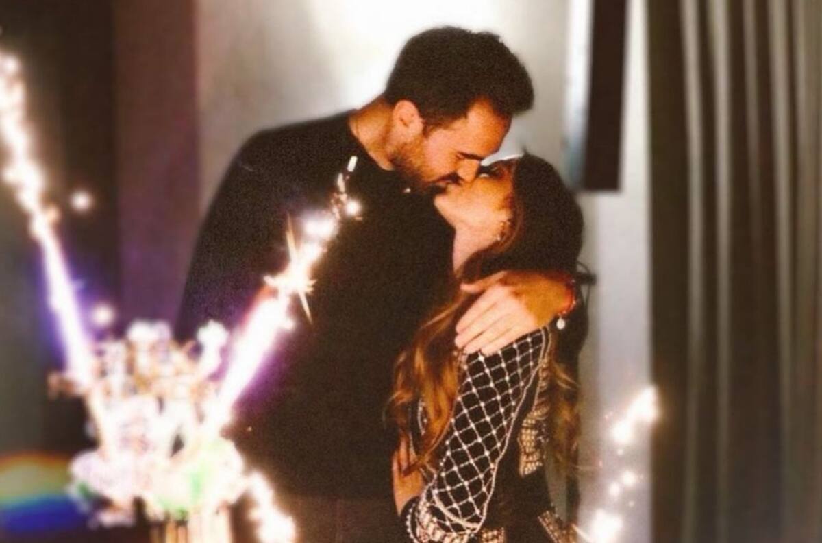 Sofía Castro celebra dos años de noviazgo con Pablo Bernot, pero sola en París