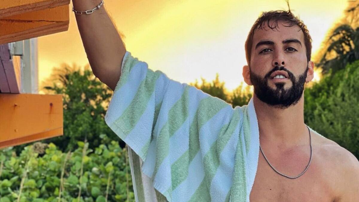 Roberto Carlo se somete a procedimiento estético para que sus pectorales luzcan mejor