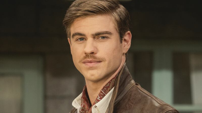 Adrián Pedraja. El actor español actuó en El Secreto del Puente Viejo, la exitosa serie de la TV en España.